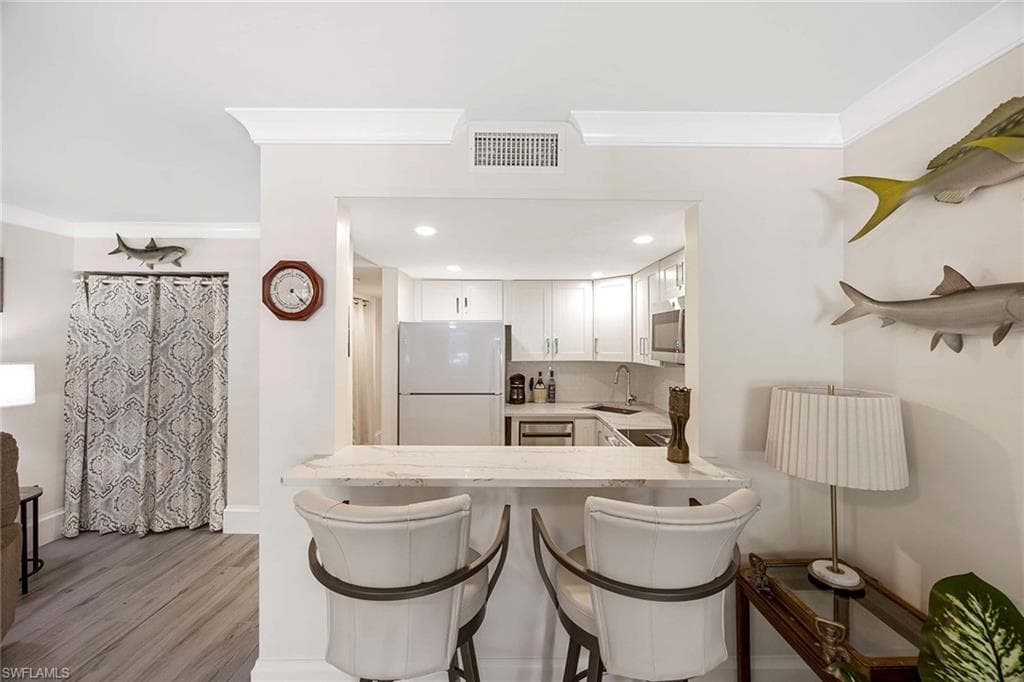 950 7th Ave S 14, Naples, FL 34102-10