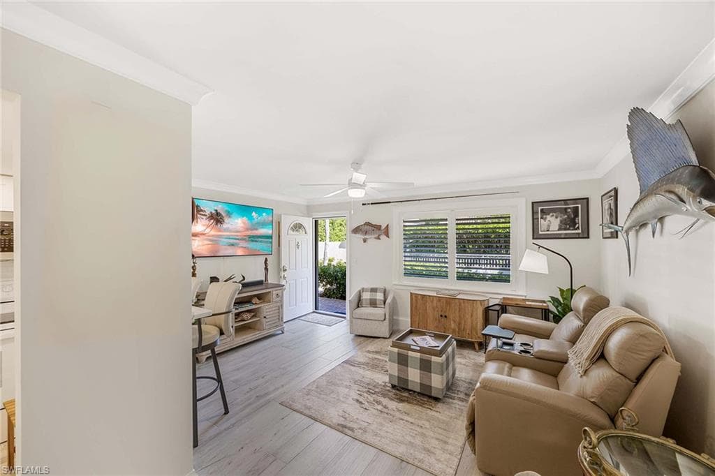 950 7th Ave S 14, Naples, FL 34102-12