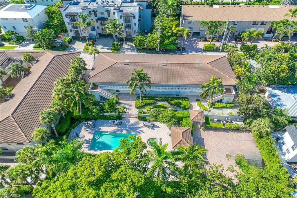 950 7th Ave S 14, Naples, FL 34102-1
