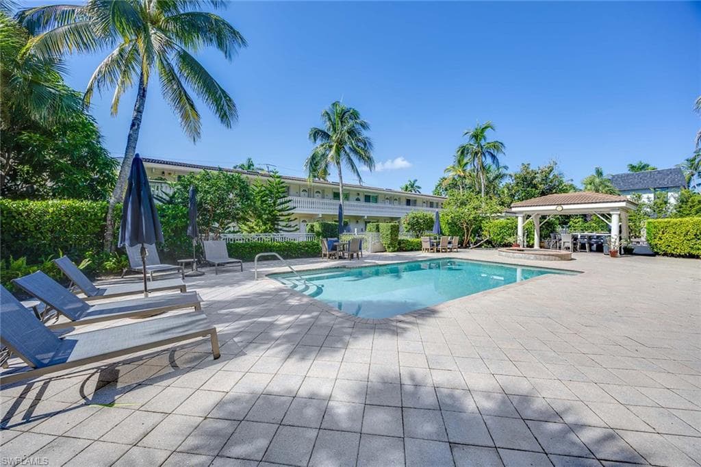 950 7th Ave S 14, Naples, FL 34102-22
