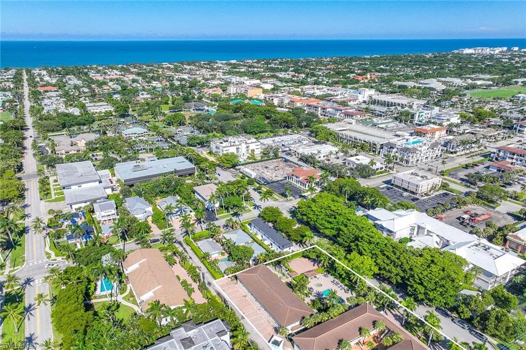 950 7th Ave S 14, Naples, FL 34102-25