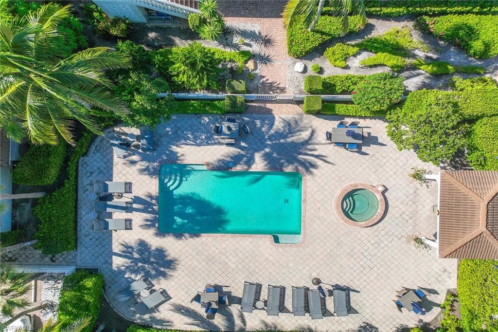950 7th Ave S 14, Naples, FL 34102-26