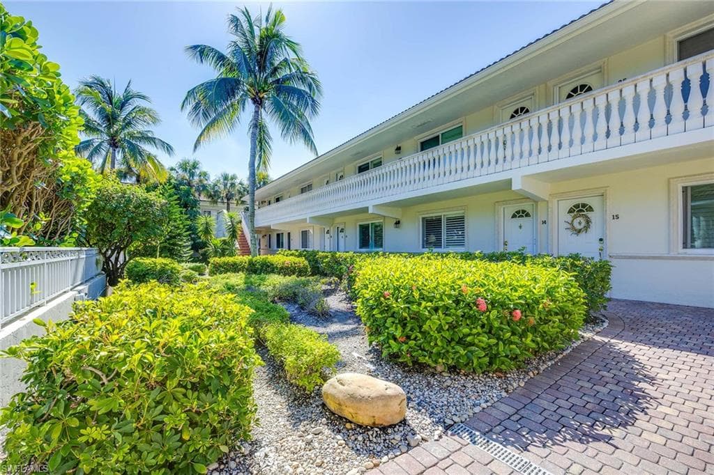 950 7th Ave S 14, Naples, FL 34102-27