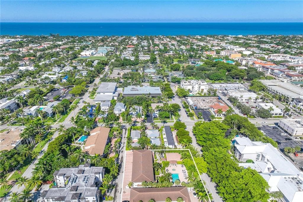 950 7th Ave S 14, Naples, FL 34102-28