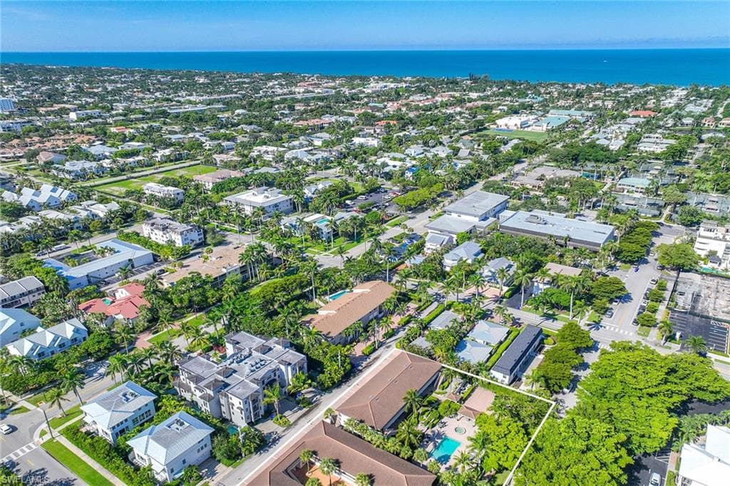 950 7th Ave S 14, Naples, FL 34102-29