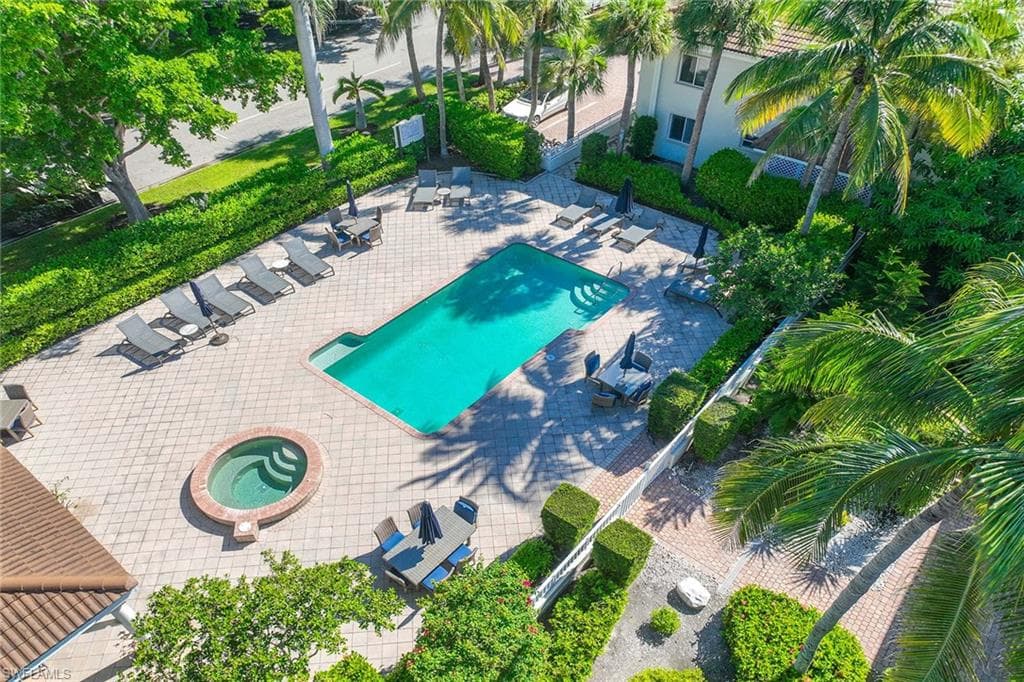 950 7th Ave S 14, Naples, FL 34102-31