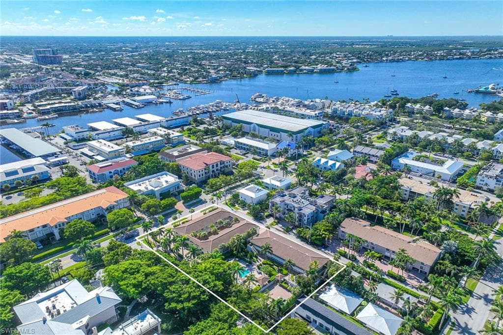 950 7th Ave S 14, Naples, FL 34102-32