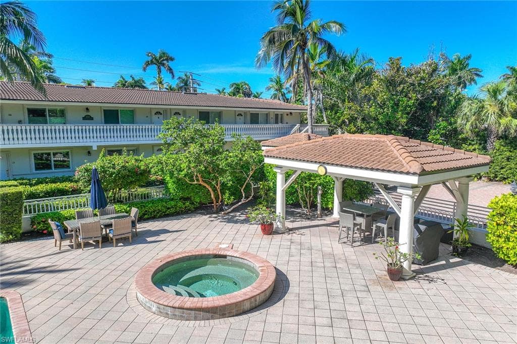950 7th Ave S 14, Naples, FL 34102-33