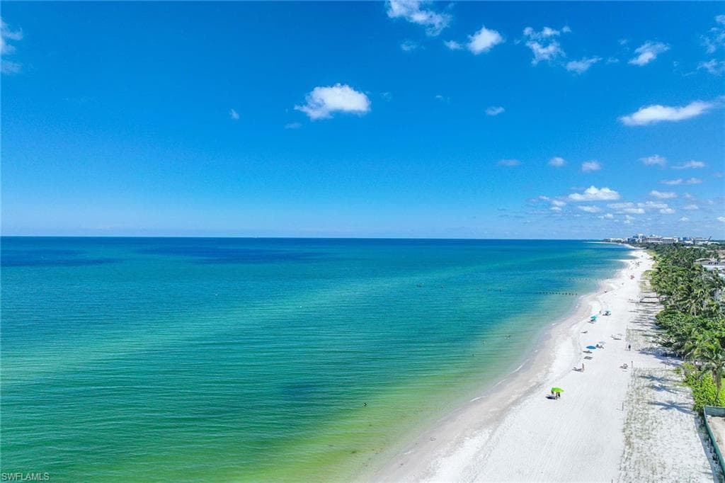 950 7th Ave S 14, Naples, FL 34102-37