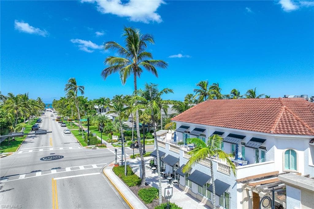 950 7th Ave S 14, Naples, FL 34102-44