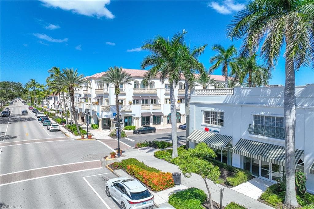 950 7th Ave S 14, Naples, FL 34102-46
