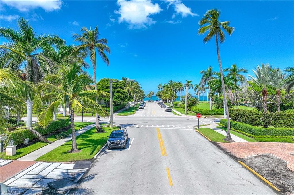 950 7th Ave S 14, Naples, FL 34102-51