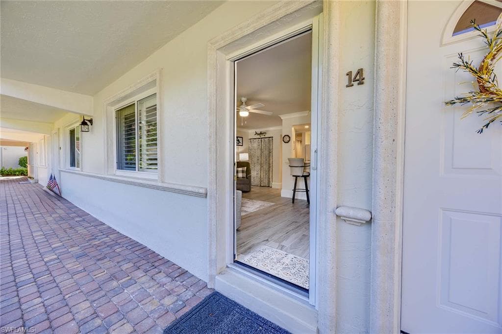 950 7th Ave S 14, Naples, FL 34102-7