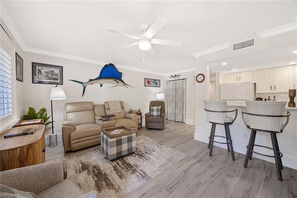 950 7th Ave S 14, Naples, FL 34102-8