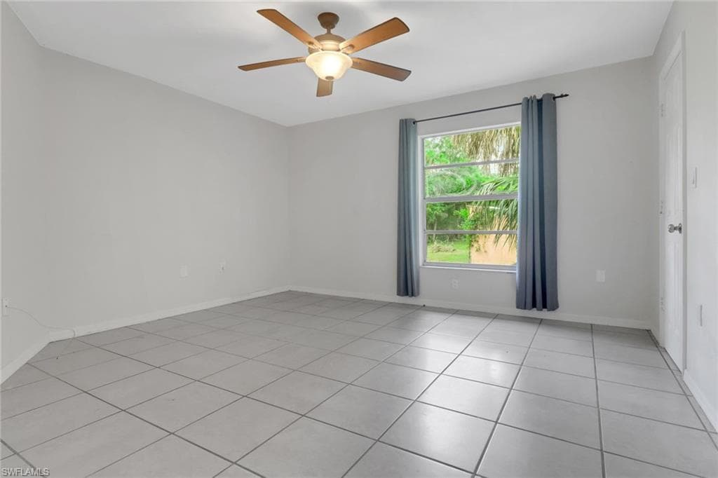 2075 17th St SW, Naples, FL 34117-15