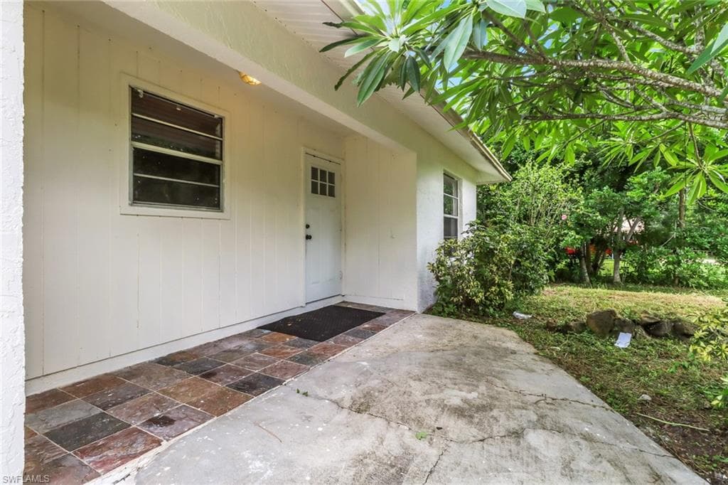 2075 17th St SW, Naples, FL 34117-1