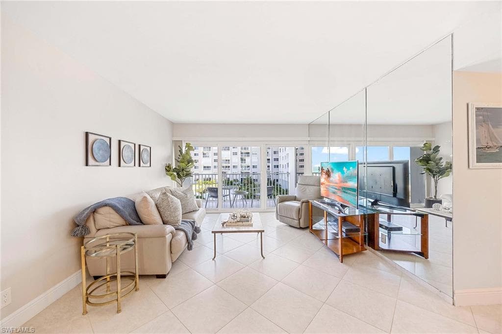 3443 Gulf Shore Blvd N 314, Naples, FL 34103-17