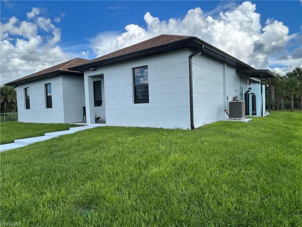 2759 18th Ave SE, Naples, FL 34117-34
