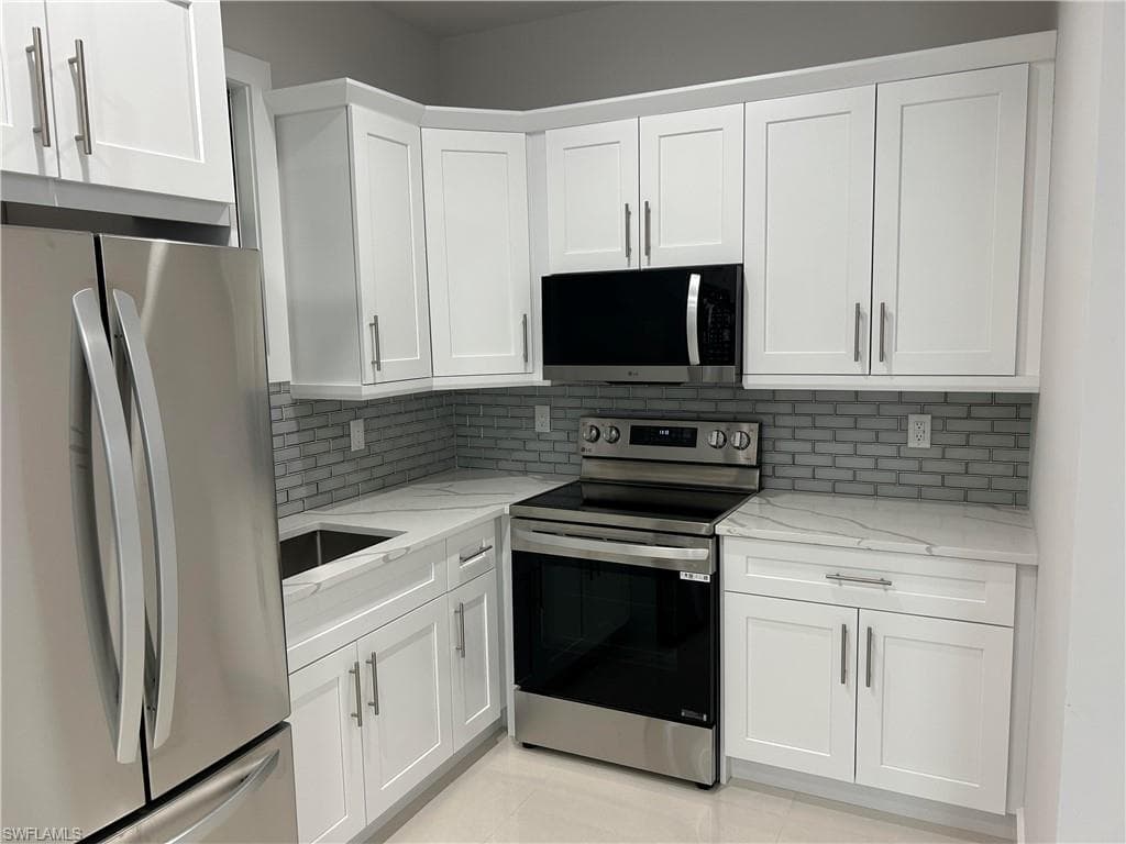 2759 18th Ave SE, Naples, FL 34117-35