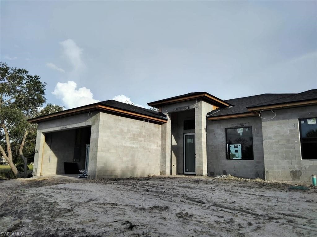 1236 Damen St E, Lehigh Acres, FL 33974-8