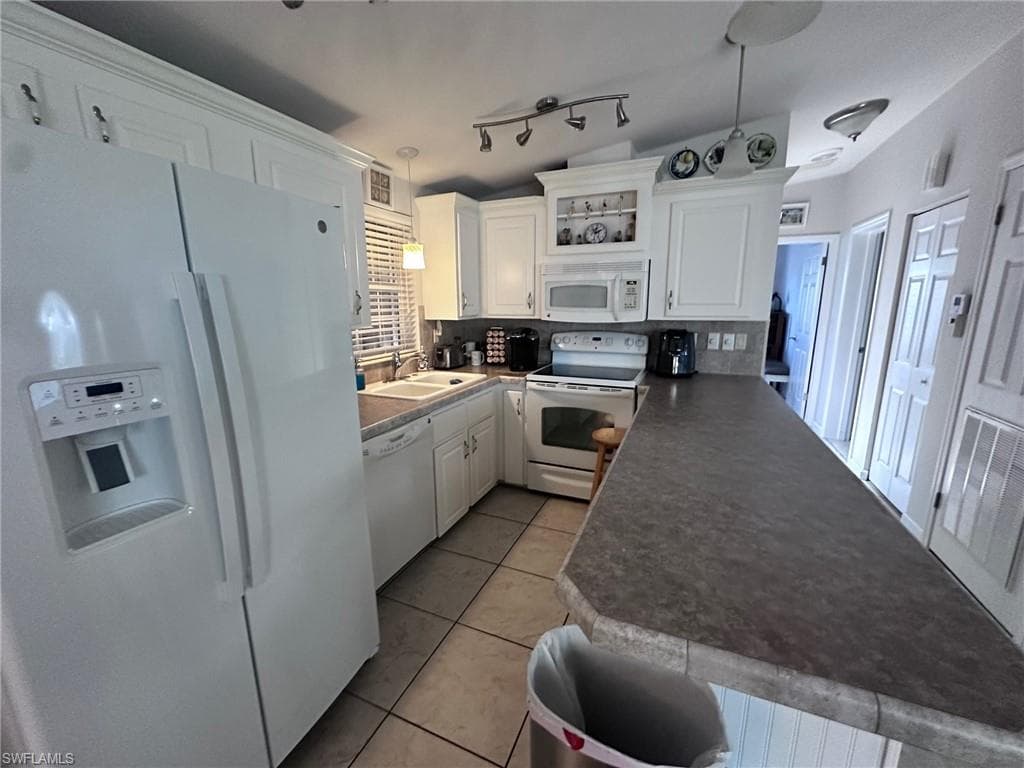 1128 Jade Lake Pt, Naples, FL 34114-11