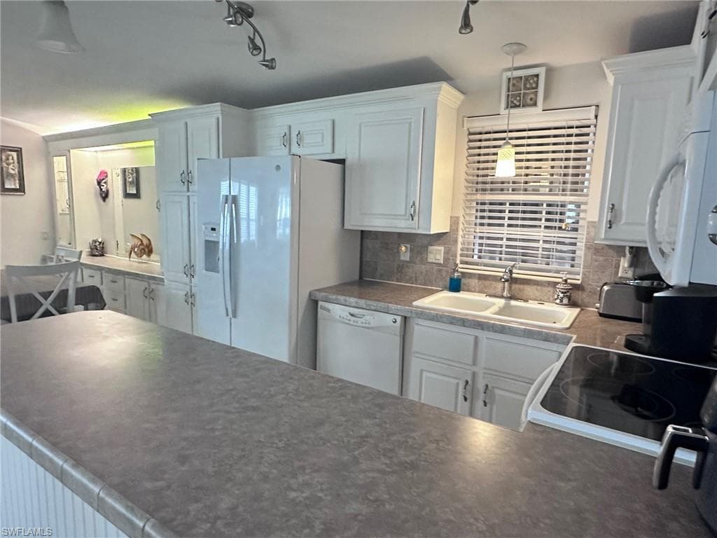 1128 Jade Lake Pt, Naples, FL 34114-13
