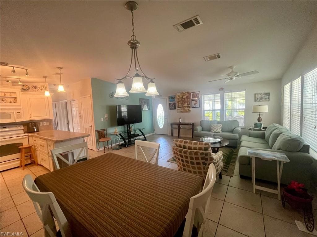 1128 Jade Lake Pt, Naples, FL 34114-16