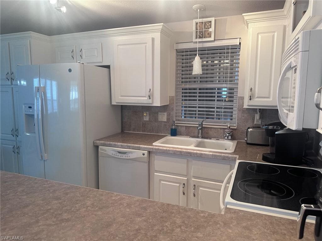 1128 Jade Lake Pt, Naples, FL 34114-5
