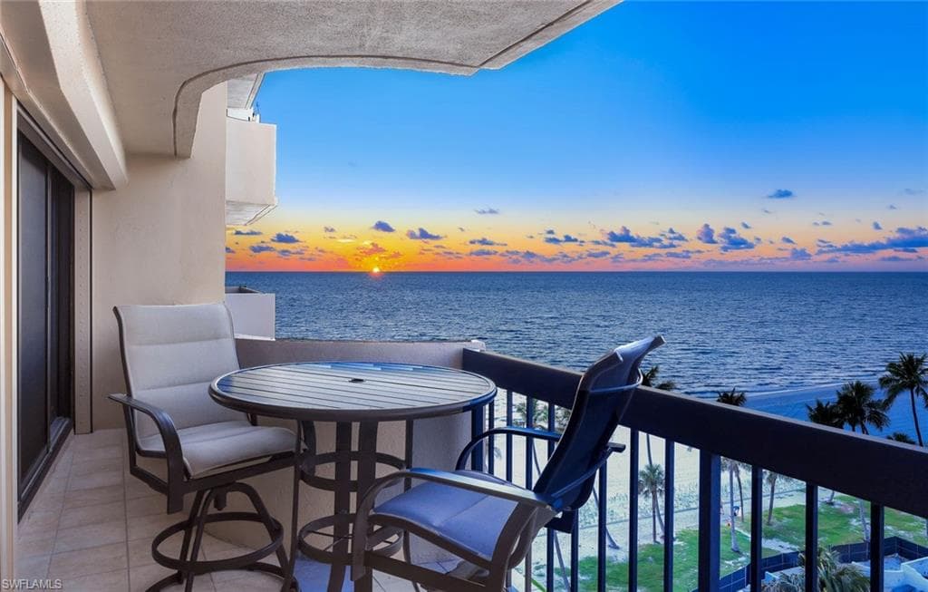 4001 Gulf Shore Blvd N 902, Naples, FL 34103-1