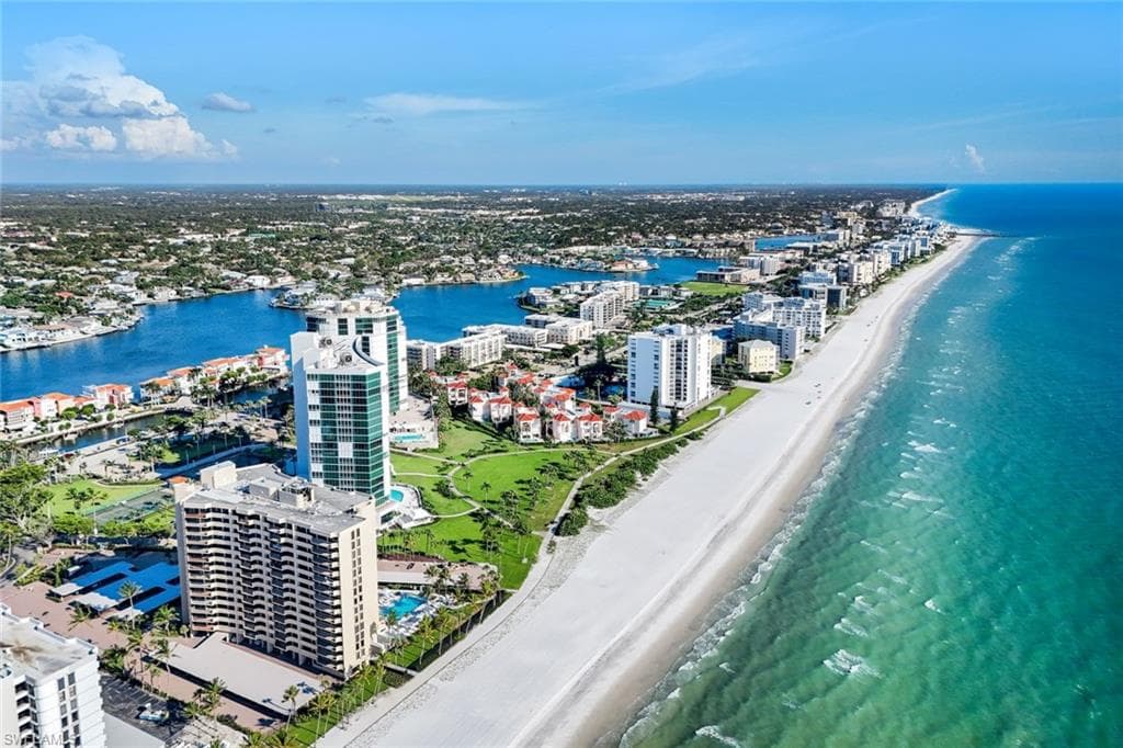 4001 Gulf Shore Blvd N 902, Naples, FL 34103-8