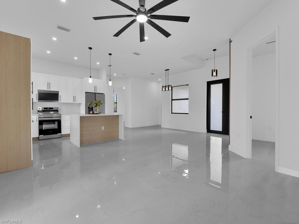 3421 24th St SW, Lehigh Acres, FL 33976-17