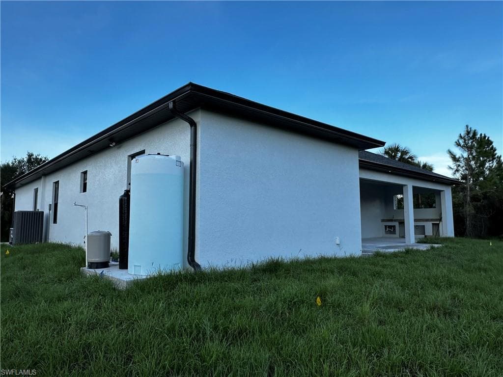 2832 6th Ave NE, Naples, FL 34120-7