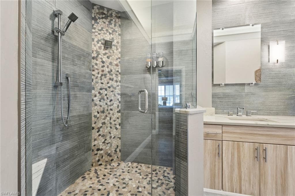 9380 Gulf Shore Dr 402, Naples, FL 34108-8