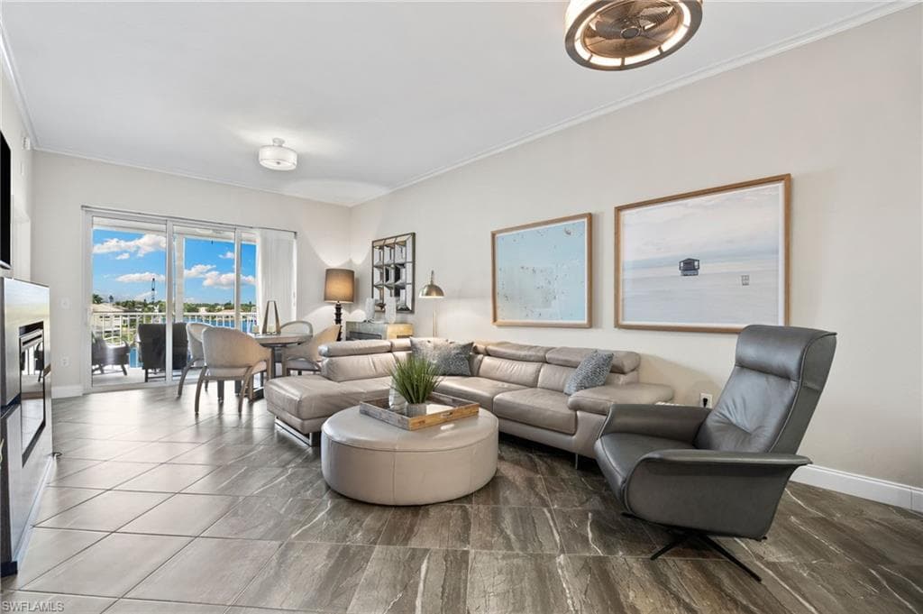 9380 Gulf Shore Dr 402, Naples, FL 34108-13