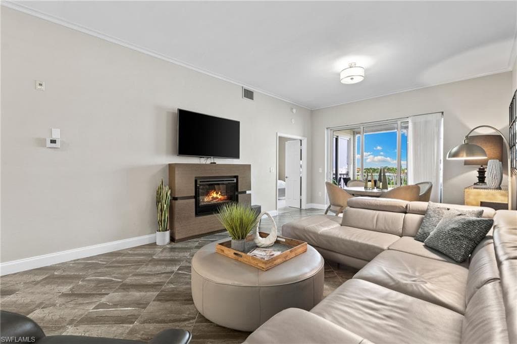 9380 Gulf Shore Dr 402, Naples, FL 34108-15