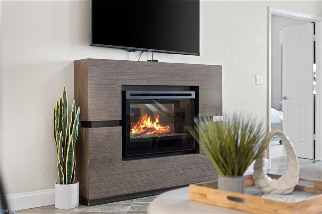 9380 Gulf Shore Dr 402, Naples, FL 34108-16