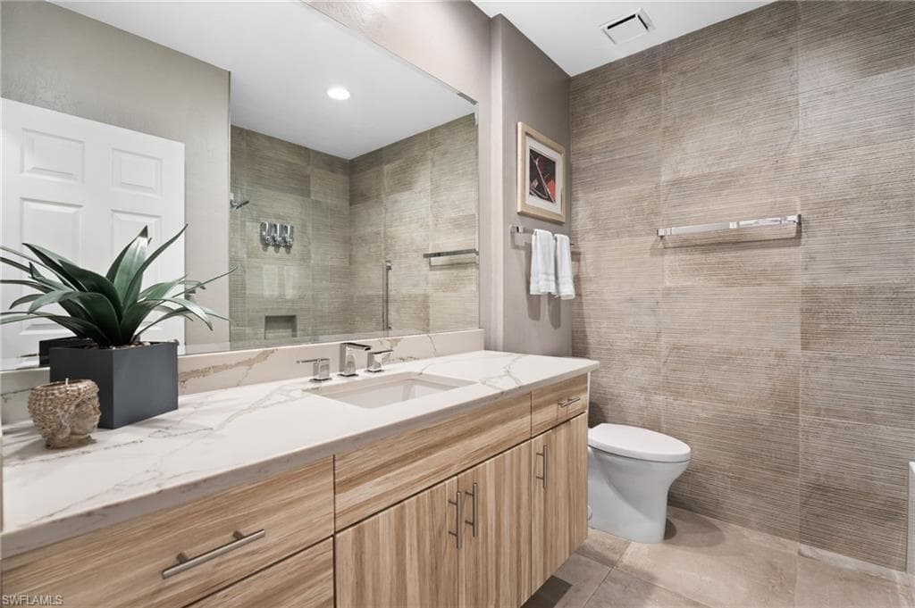 9380 Gulf Shore Dr 402, Naples, FL 34108-25