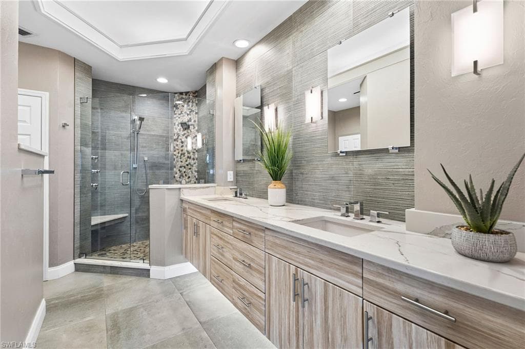 9380 Gulf Shore Dr 402, Naples, FL 34108-7