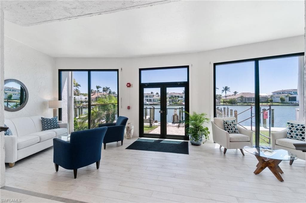 300 Park Shore Dr 4c, Naples, FL 34103-20