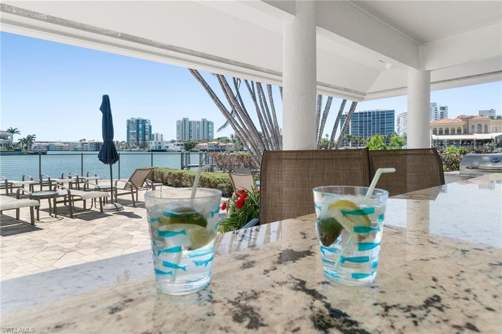 300 Park Shore Dr 4c, Naples, FL 34103-22