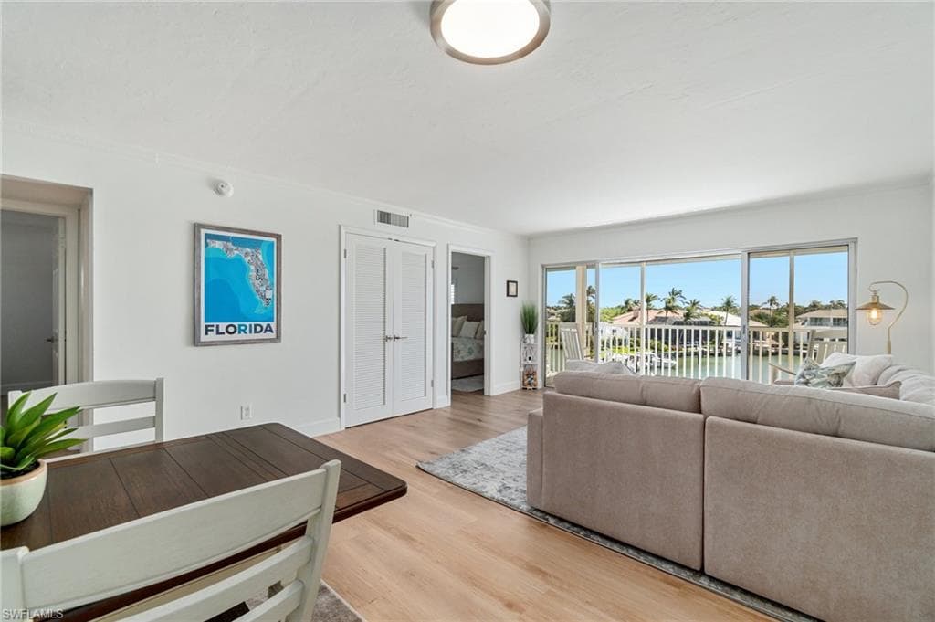 300 Park Shore Dr 4c, Naples, FL 34103-31
