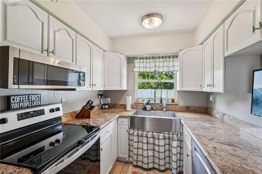 12619 2nd St, Fort Myers, FL 33905-9