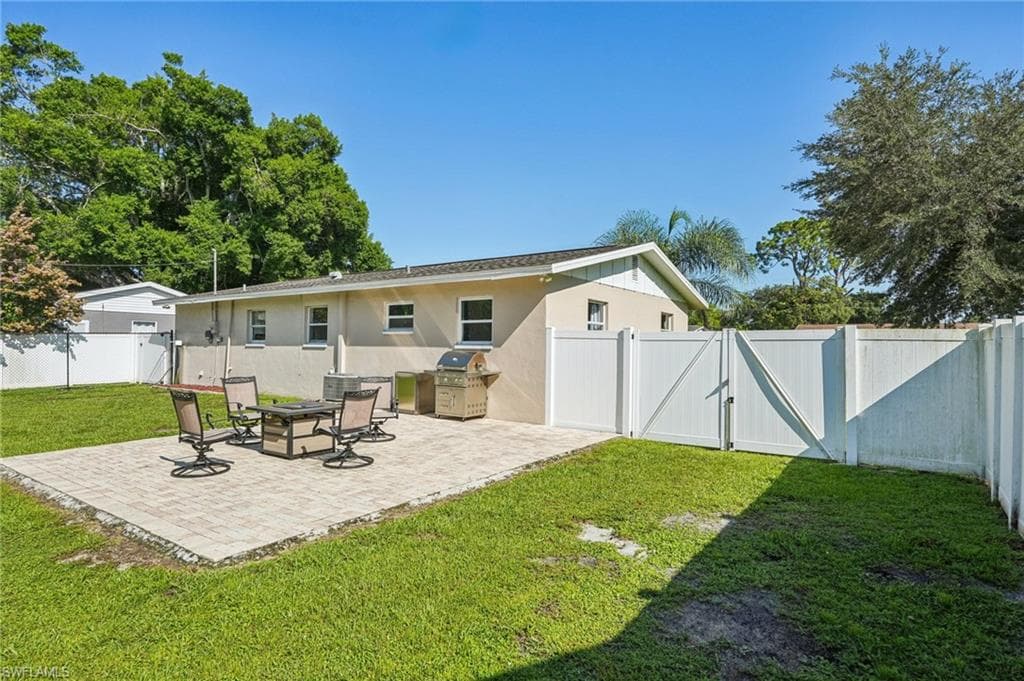 12619 2nd St, Fort Myers, FL 33905-22