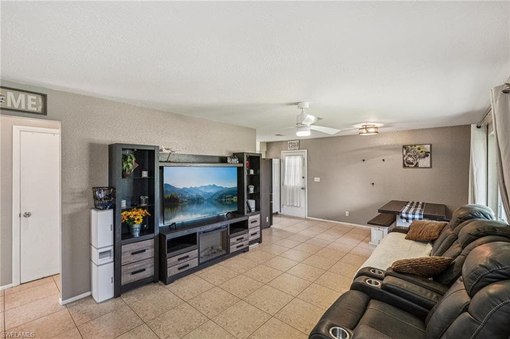 12619 2nd St, Fort Myers, FL 33905-4