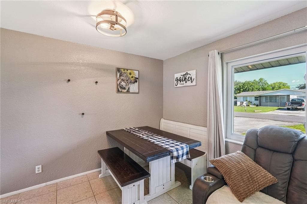 12619 2nd St, Fort Myers, FL 33905-7