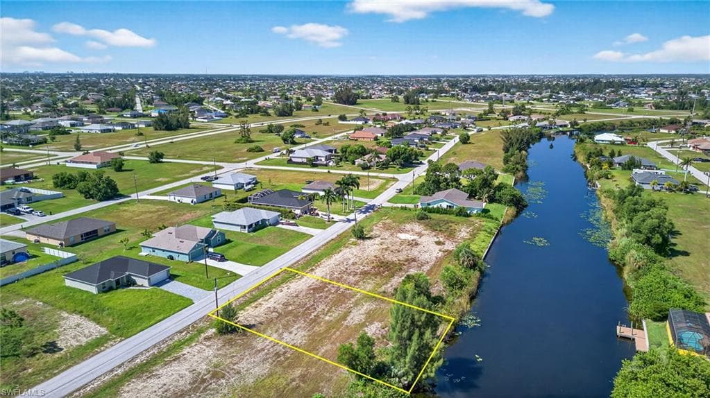 2059 17th St, Cape Coral, FL 33993-9