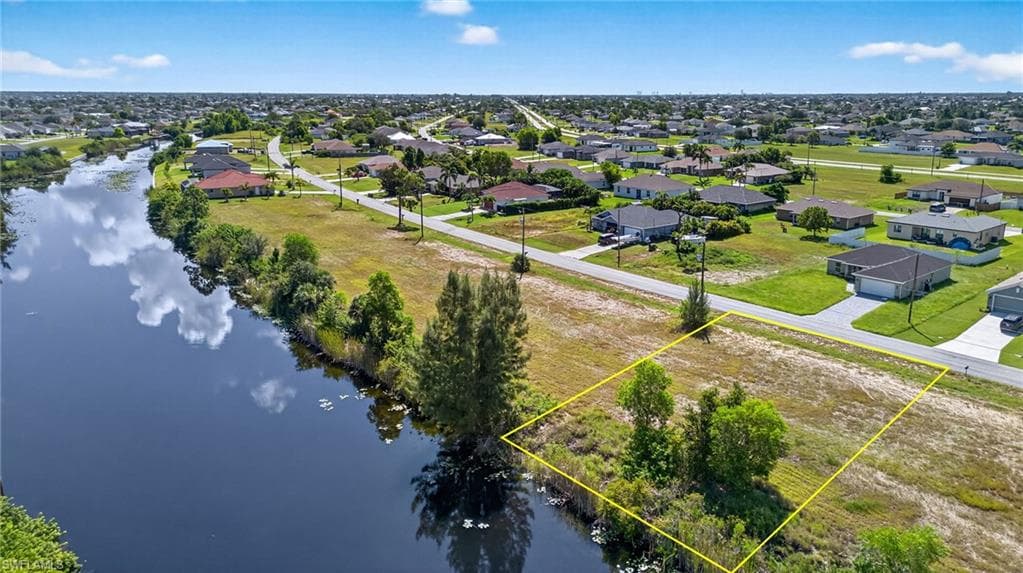 2059 17th St, Cape Coral, FL 33993-4