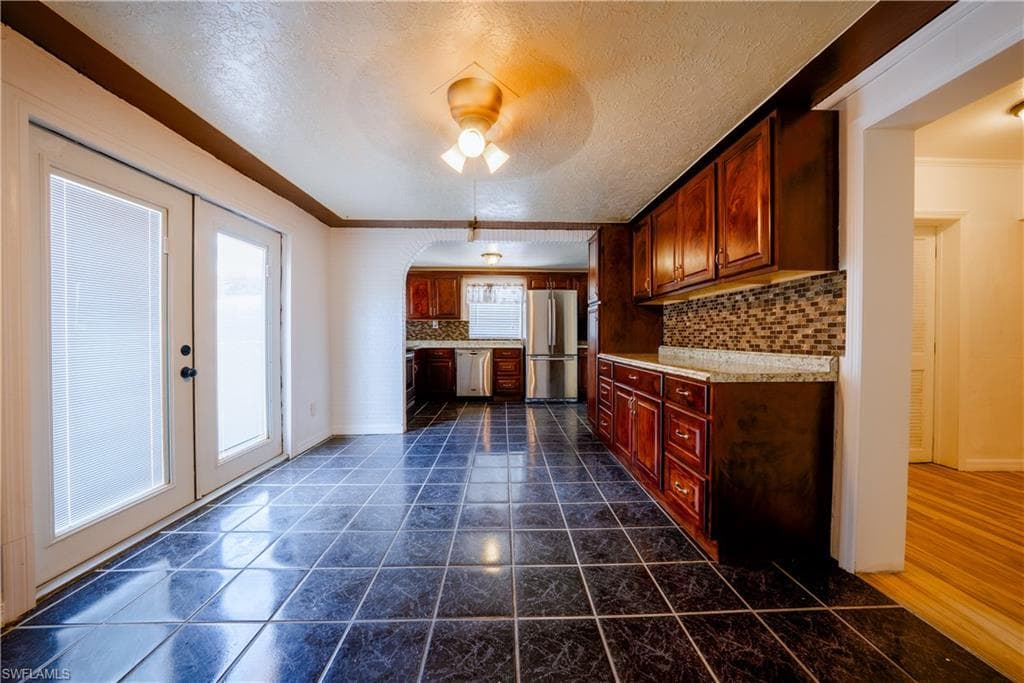 4512 Normandy Dr, Naples, FL 34112-9