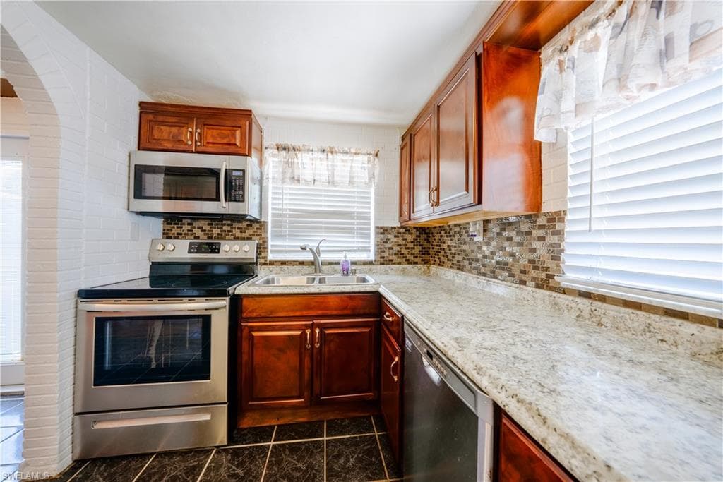 4512 Normandy Dr, Naples, FL 34112-11