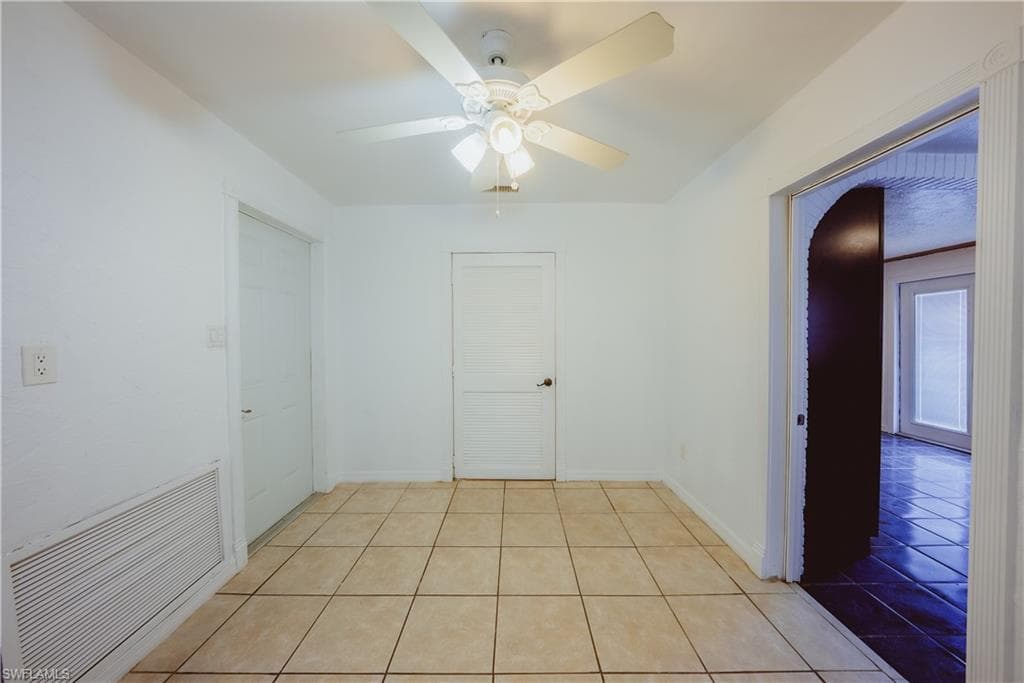 4512 Normandy Dr, Naples, FL 34112-12